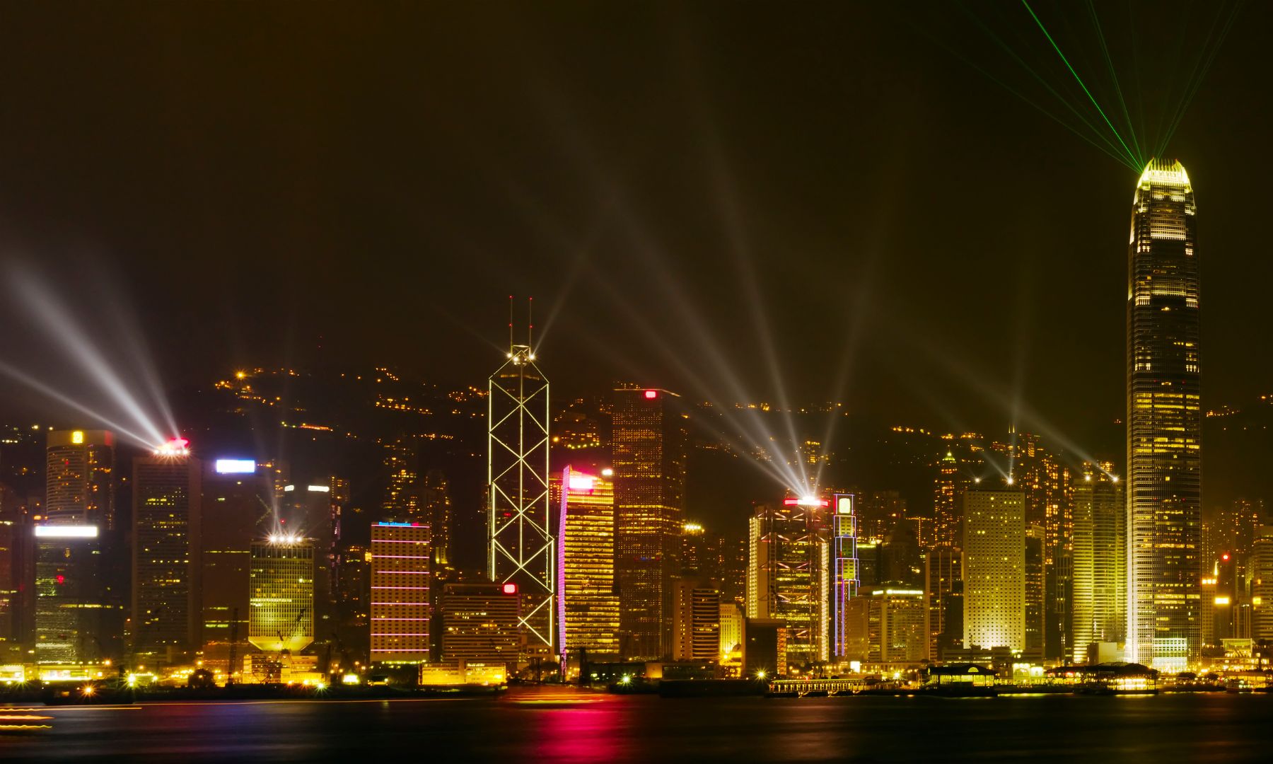 ギネスブックにも認定された『シンフォニーオブライツ』を鑑賞